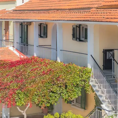 Elisavet Apts Apartment