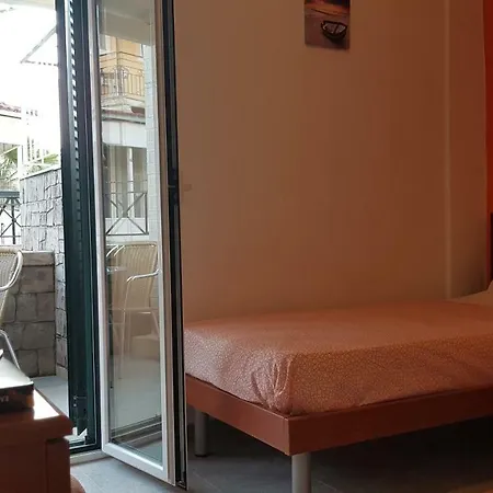 Elisavet Apts * Kavos