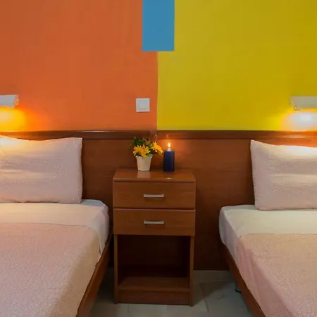 Elisavet Apts Kavos