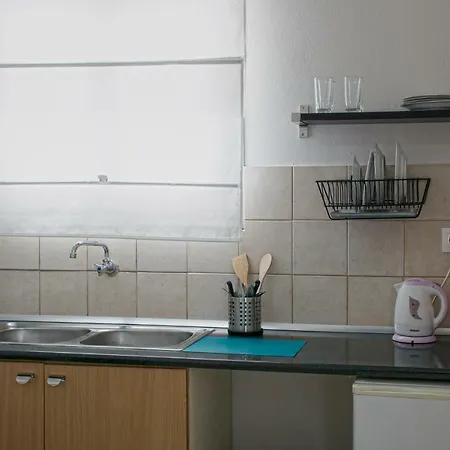 Elisavet Apts Kavos